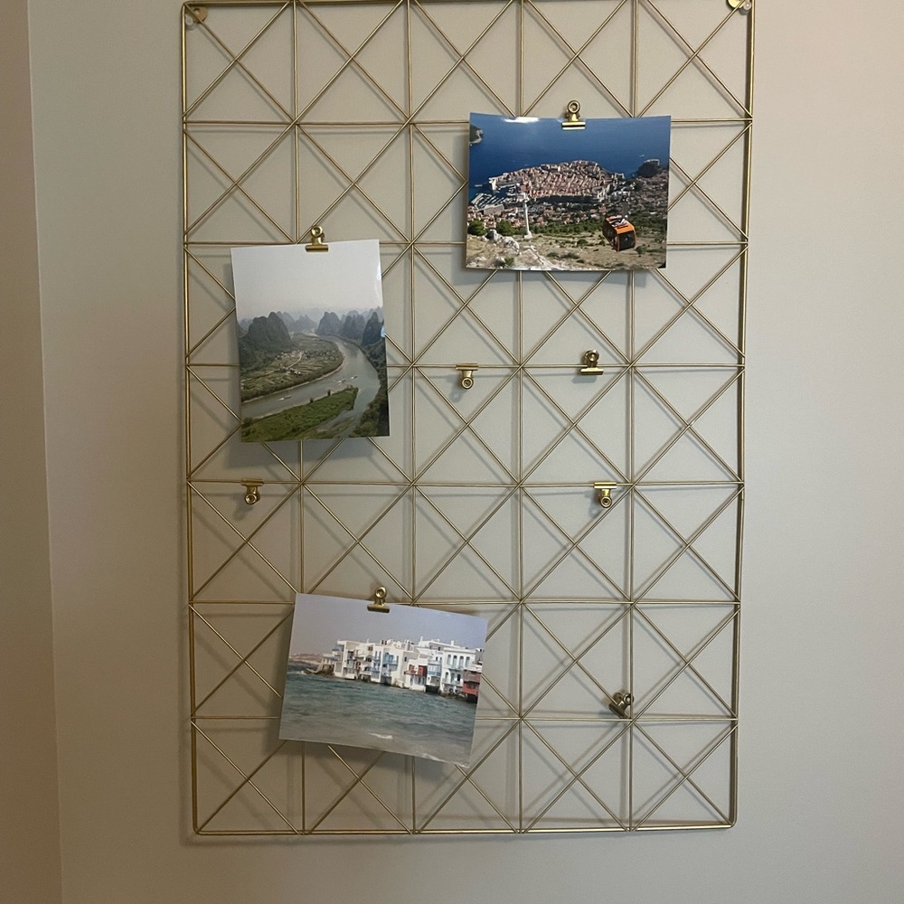 Gold Wire Photo Display Grid